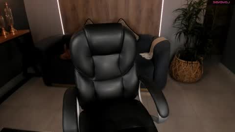 Snapshot of mileycruz_ chatting on 10/30/25, 09:59 Miley Cruz IG miley model23 online show from 10/30/25, 09:59