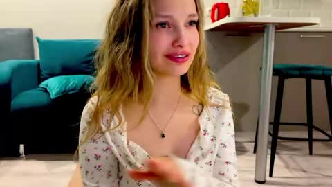 Miley online show from 04/06/26, 10:44