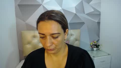 milf_hugeboobs online show from 11/10/25, 10:47