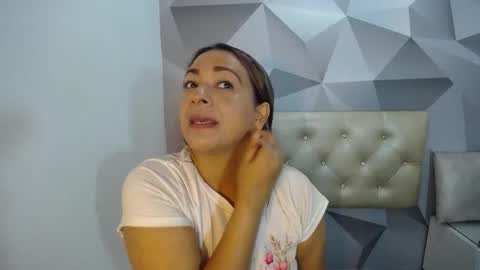 milf_hugeboobs online show from 11/16/25, 10:54