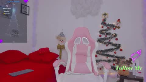 Aura  online show from 12/16/25, 02:16