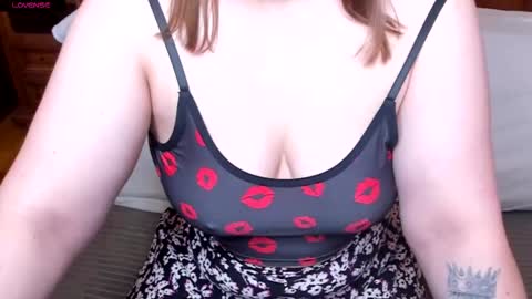 Snapshot of milfdeaa chatting on 02/24/26, 06:11 Dea online show from 02/24/26, 06:11