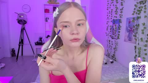 Snapshot of miliameow chatting on 12/19/24, 10:32 Milia online show from 12/19/24, 10:32