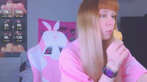 Snapshot of miliameow chatting on 11/06/25, 10:32 Milia online show from 11/06/25, 10:32