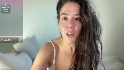 Snapshot of milkandhoneylullabies chatting on 10/15/25, 12:38 Milk online show from 10/15/25, 12:38