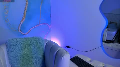 MiLKa VeLvEtT online show from 04/17/26, 12:30