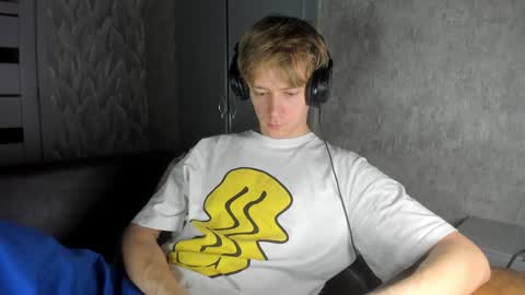 Snapshot of milkiwy chatting on 02/06/25, 04:10 Isaac online show from 02/06/25, 04:10