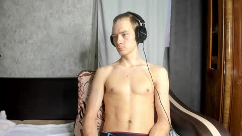 Snapshot of milkiwy chatting on 11/11/25, 03:39 Isaac online show from 11/11/25, 03:39