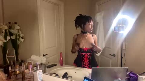 Snapshot of milkmarie123 chatting on 11/23/25, 09:47 milkmarie online show from 11/23/25, 09:47