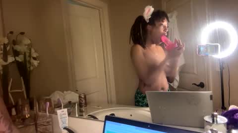 Snapshot of milkmarie123 chatting on 11/24/25, 05:23 milkmarie online show from 11/24/25, 05:23