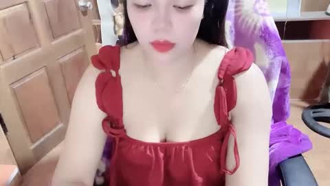 Snapshot of milks990 chatting on 04/03/26, 12:14 milks990 online show from 04/03/26, 12:14