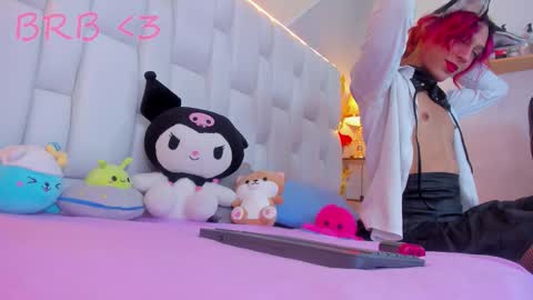 Snapshot of milkwhore1 chatting on 09/19/25, 12:28 Michelle online show from 09/19/25, 12:28