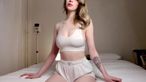 Snapshot of milky__way_ chatting on 01/04/25, 01:42 milky__way_ online show from 01/04/25, 01:42