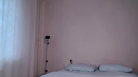 Snapshot of milky__way_ chatting on 10/15/25, 12:27 milky__way_ online show from 10/15/25, 12:27