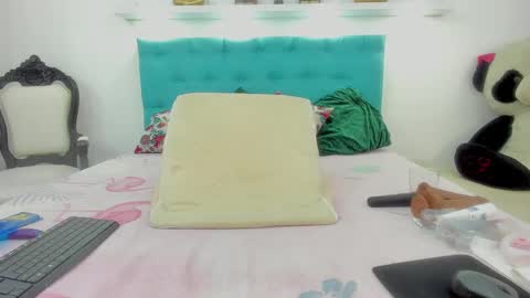 Snapshot of milky_emma chatting on 02/05/25, 01:00 milky_emma online show from 02/05/25, 01:00