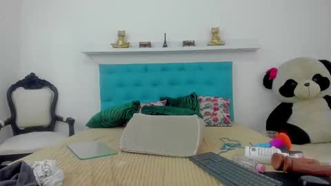 Snapshot of milky_emma chatting on 03/12/25, 04:35 milky_emma online show from 03/12/25, 04:35