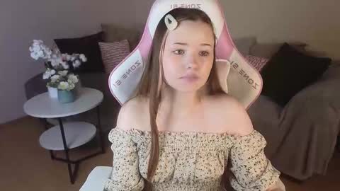 Snapshot of milkyshowproject chatting on 11/08/25, 04:51 Ula online show from 11/08/25, 04:51