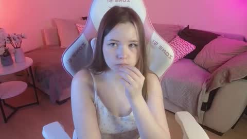 Snapshot of milkyshowproject chatting on 11/20/25, 04:40 Ula online show from 11/20/25, 04:40