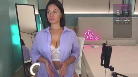 Snapshot of milla_kuni chatting on 01/17/25, 10:45 Mila online show from 01/17/25, 10:45