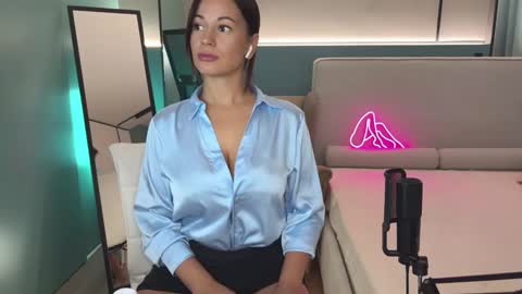 Snapshot of milla_kuni chatting on 02/13/25, 05:11 Mila online show from 02/13/25, 05:11