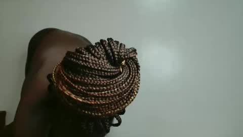 Snapshot of milla_nova chatting on 10/26/25, 01:28 nova online show from 10/26/25, 01:28