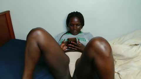 Snapshot of milla_nova chatting on 11/09/25, 03:05 nova online show from 11/09/25, 03:05