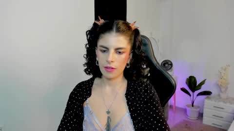 Snapshot of milla_pixxie chatting on 12/08/24, 07:47 Milagros online show from 12/08/24, 07:47