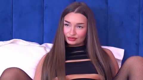 Milla online show from 10/10/25, 07:07