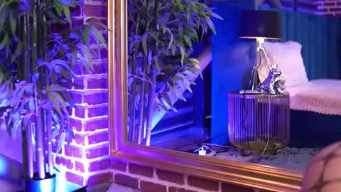 Milla online show from 11/28/25, 07:33