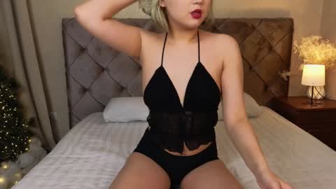 Snapshot of milla_waves chatting on 12/13/24, 04:38 Milla or just Mi online show from 12/13/24, 04:38