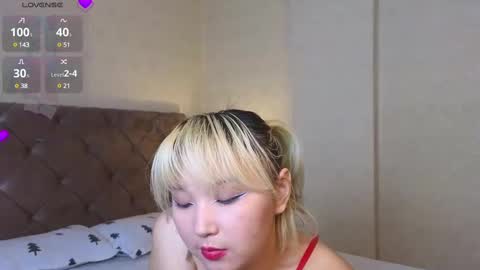 Snapshot of milla_waves chatting on 02/25/25, 01:50 Milla or just Mi online show from 02/25/25, 01:50