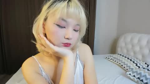 Snapshot of milla_waves chatting on 10/10/25, 01:43 Milla or just Mi online show from 10/10/25, 01:43