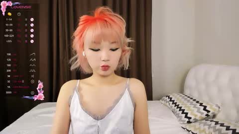 Snapshot of milla_waves chatting on 11/20/25, 12:49 Milla or just Mi online show from 11/20/25, 12:49