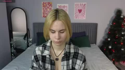 Hello  Im Mila online show from 01/15/26, 01:32