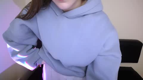 Snapshot of millasamsd chatting on 11/20/25, 09:31 Milla online show from 11/20/25, 09:31