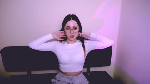 Snapshot of millasamsd chatting on 11/25/25, 08:36 Milla online show from 11/25/25, 08:36