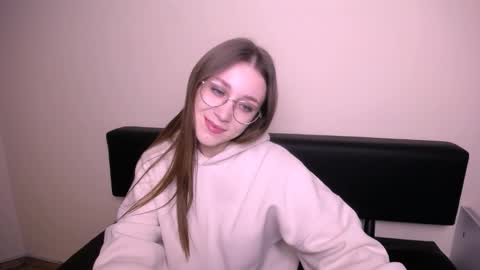 Snapshot of millasamsd chatting on 11/27/25, 10:28 Milla online show from 11/27/25, 10:28