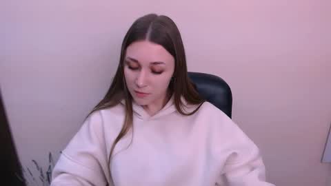 Snapshot of millasamsd chatting on 11/28/25, 01:14 Milla online show from 11/28/25, 01:14