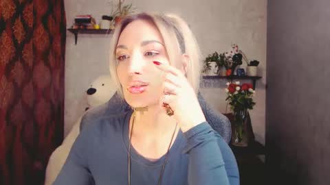 MillaXQueen online show from 03/10/25, 02:48