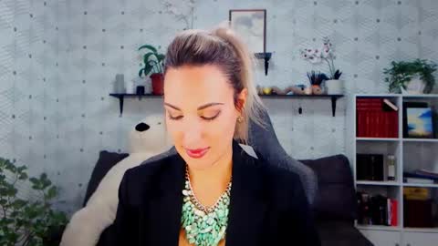 MillaXQueen online show from 10/25/25, 03:18