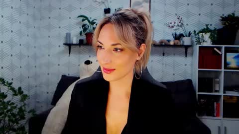 MillaXQueen online show from 11/30/25, 02:43