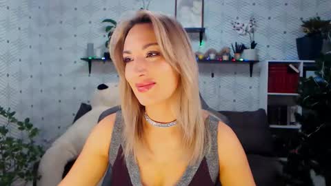 MillaXQueen online show from 12/14/25, 07:25