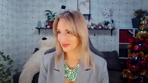 MillaXQueen online show from 12/20/25, 03:30