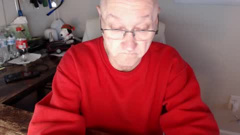 Snapshot of millenium0129 chatting on 12/20/24, 01:36 millenium0129 online show from 12/20/24, 01:36