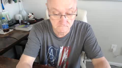 Snapshot of millenium0129 chatting on 02/26/25, 06:54 millenium0129 online show from 02/26/25, 06:54