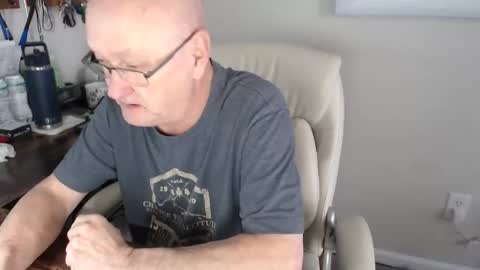 Snapshot of millenium0129 chatting on 11/21/25, 05:44 millenium0129 online show from 11/21/25, 05:44