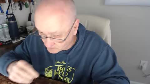 Snapshot of millenium0129 chatting on 12/04/25, 06:16 millenium0129 online show from 12/04/25, 06:16