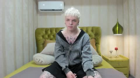 Snapshot of millerbilly chatting on 12/17/25, 08:04 millerbilly online show from 12/17/25, 08:04