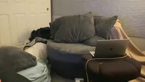 Snapshot of millerjdm chatting on 12/21/24, 11:24 SlimnHungOH online show from 12/21/24, 11:24