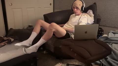 Snapshot of millerjdm chatting on 12/27/24, 02:36 SlimnHungOH online show from 12/27/24, 02:36